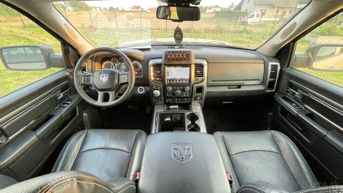 DODGE RAM 1500 5,7 HEMI OFF ROAD 2015