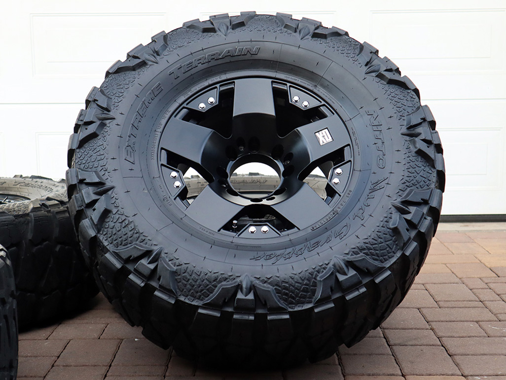 17" 8x165,1 KMC XD 37x13,5R17 NITTO – EXTREME HUMMER