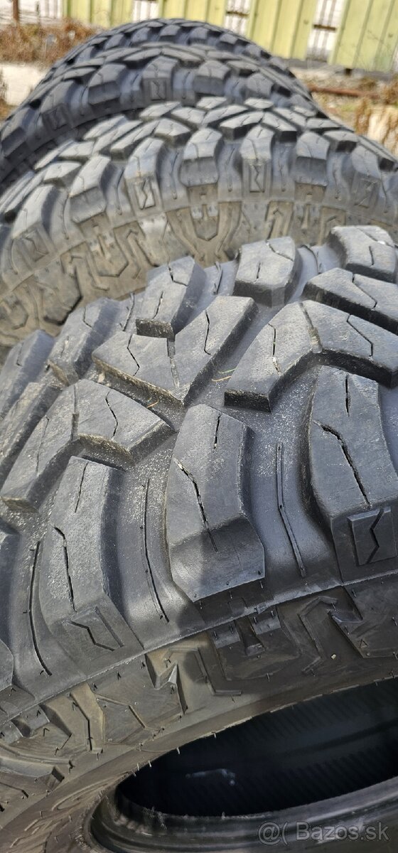 KUMHO RoadVenture MT71 315/70 R17