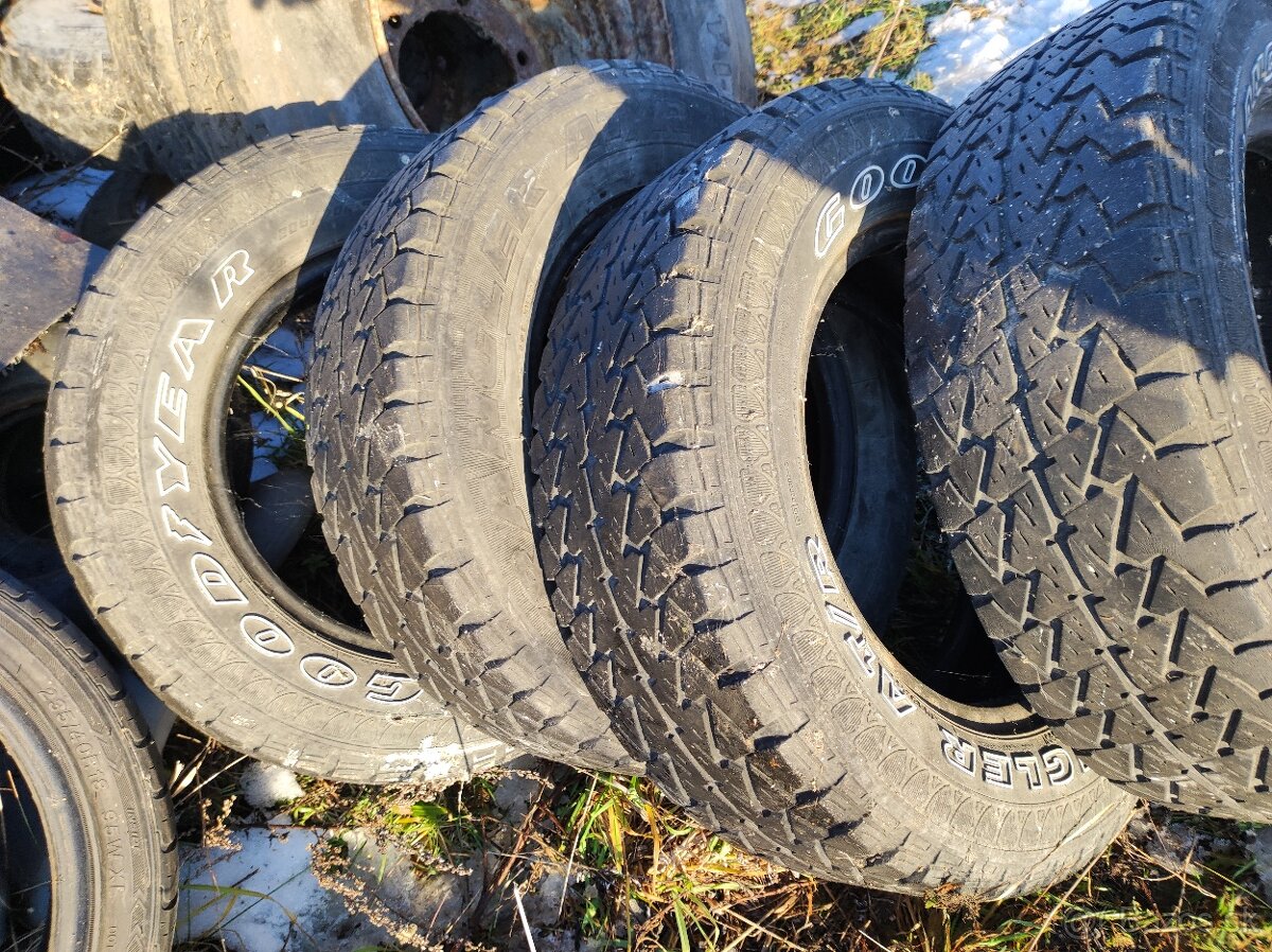 205/70 R15 Wrangler AT/E