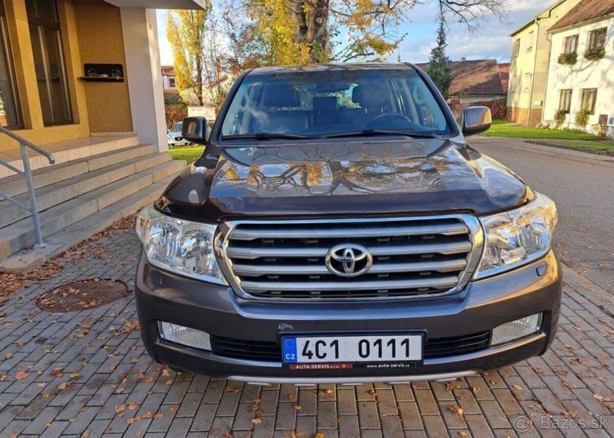 Toyota Land Cruiser 4,5 D4-D Lux REZERVE nafta automat