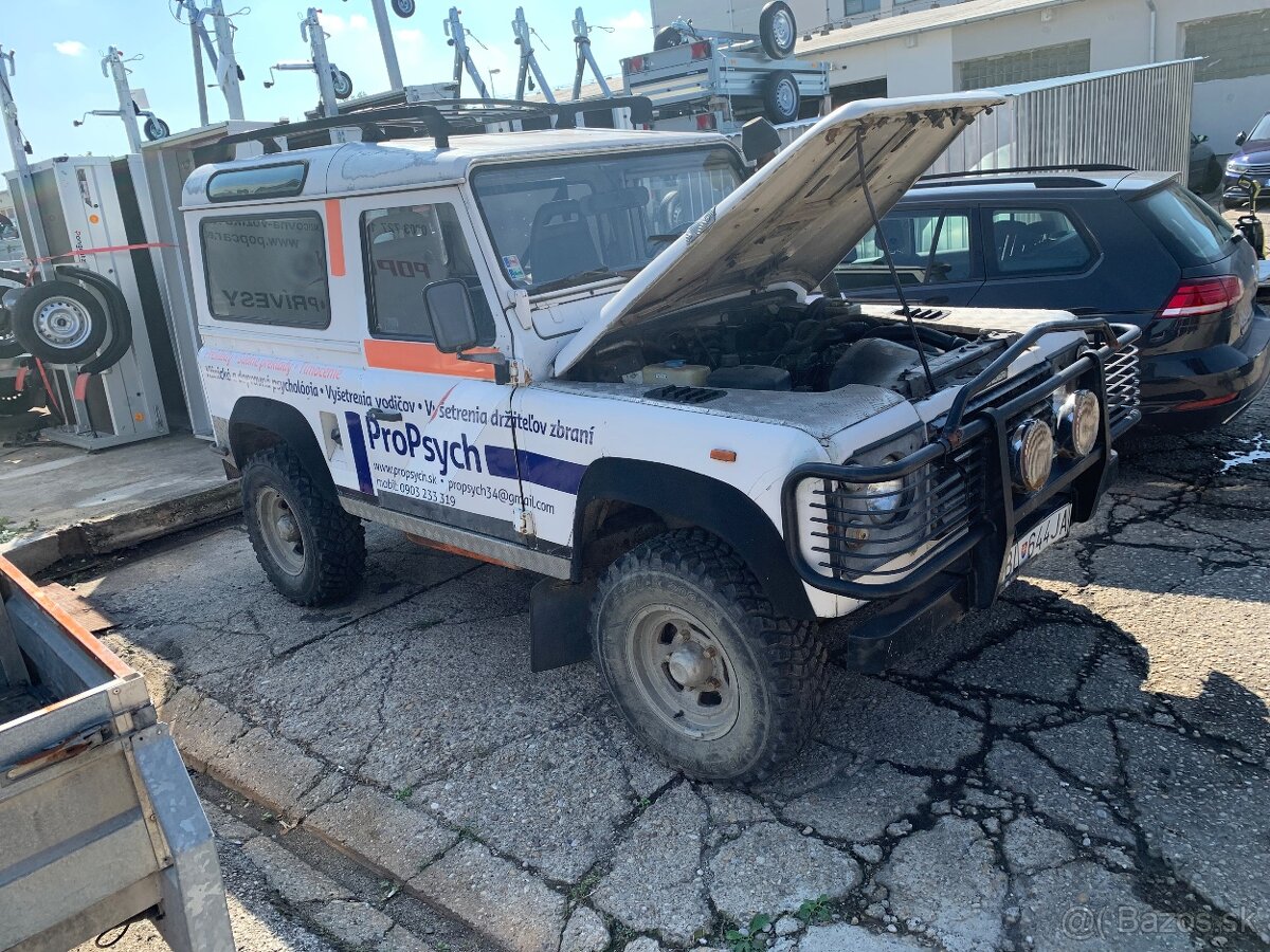 Land Rover Defender