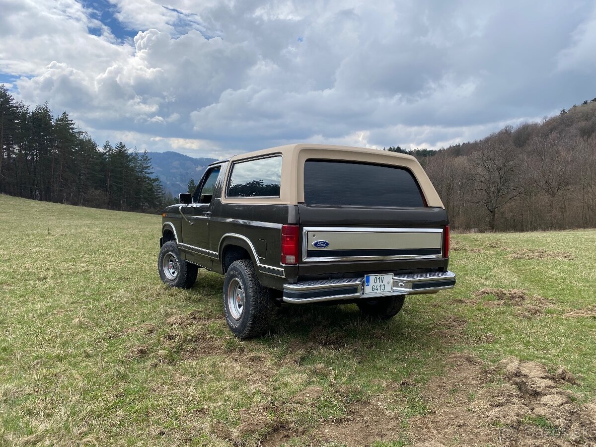 Predám Cadillac Eldorádo Ford Bronco