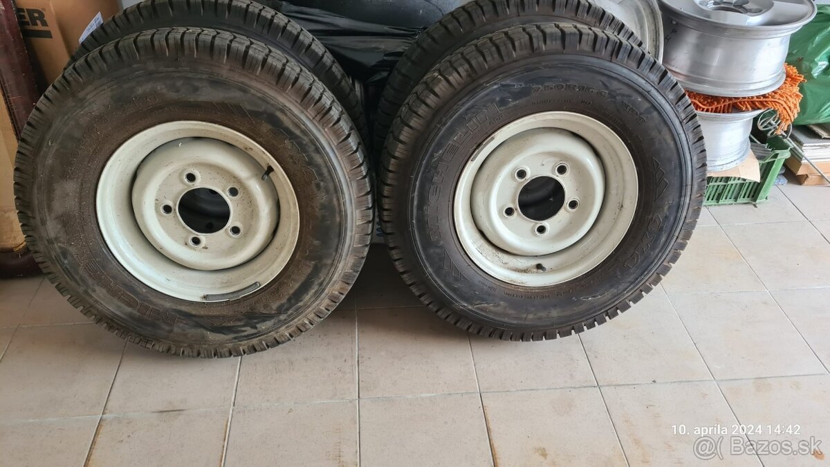 LAND ROVER DEFENDER 4 pneumatiky s diskami plus 2 pneumatiky