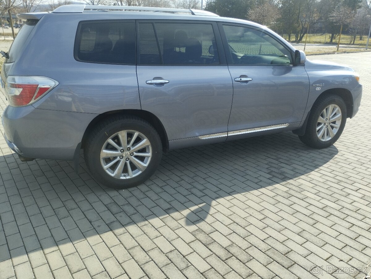 Toyota Highlander 3,3 hybrid 200 KW, 4WD   7 miest