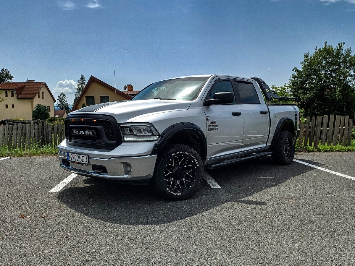 Dodge RAM 1500 5.7 HEMI 295 kW 4x4, r. v. 2017, DPH