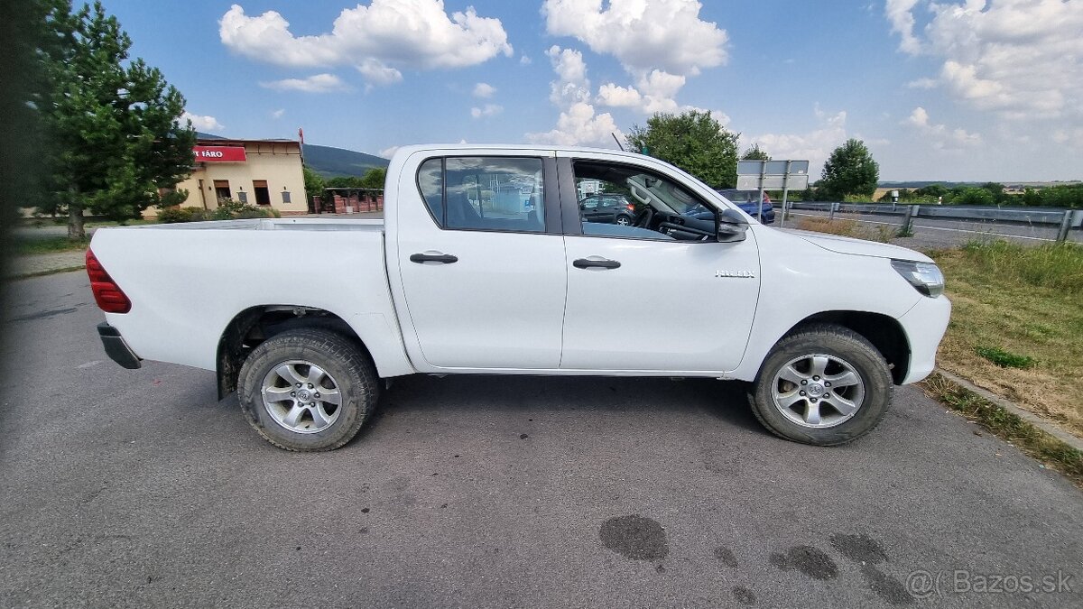 predám toyota hilux 2,4