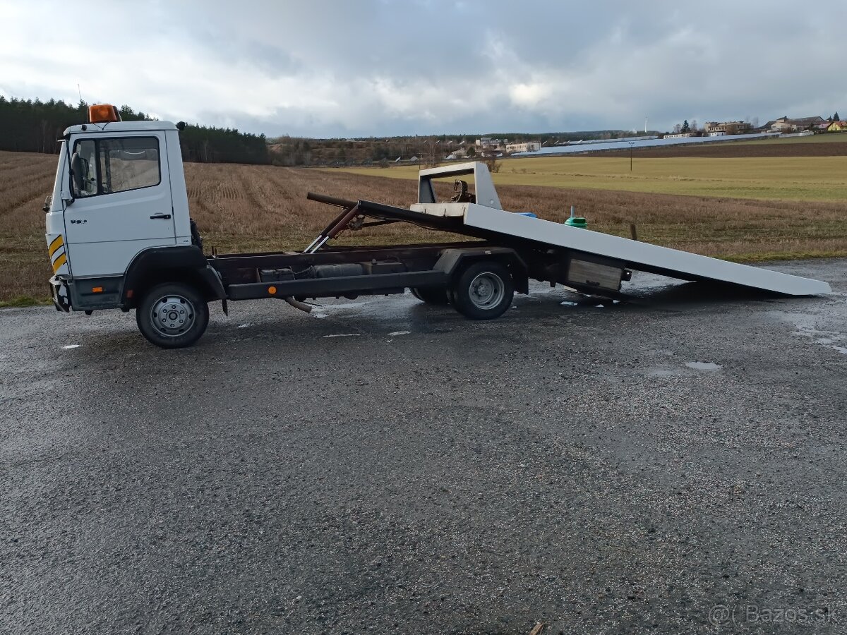 Mercedes-Benz 814 odtahová sjížděcí plošina