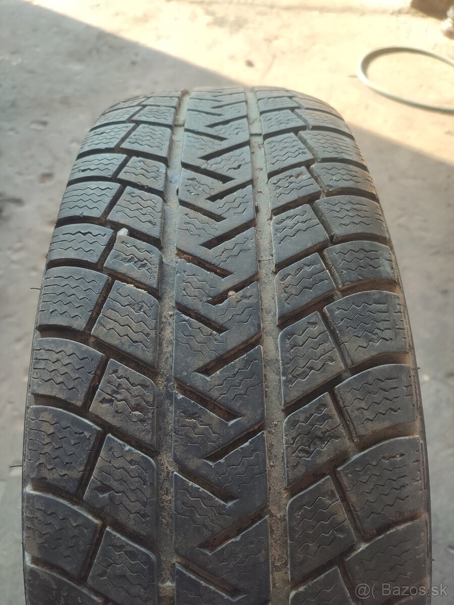 Michelin 235/75 R15