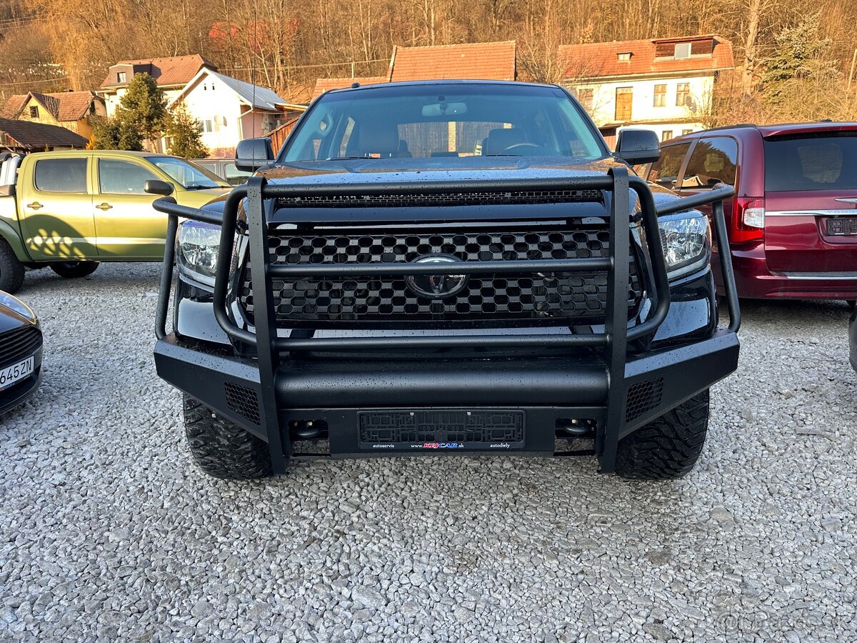 2017 Toyota Tundra Platinum 1794 5,7 V8 kola 35” lift 3”