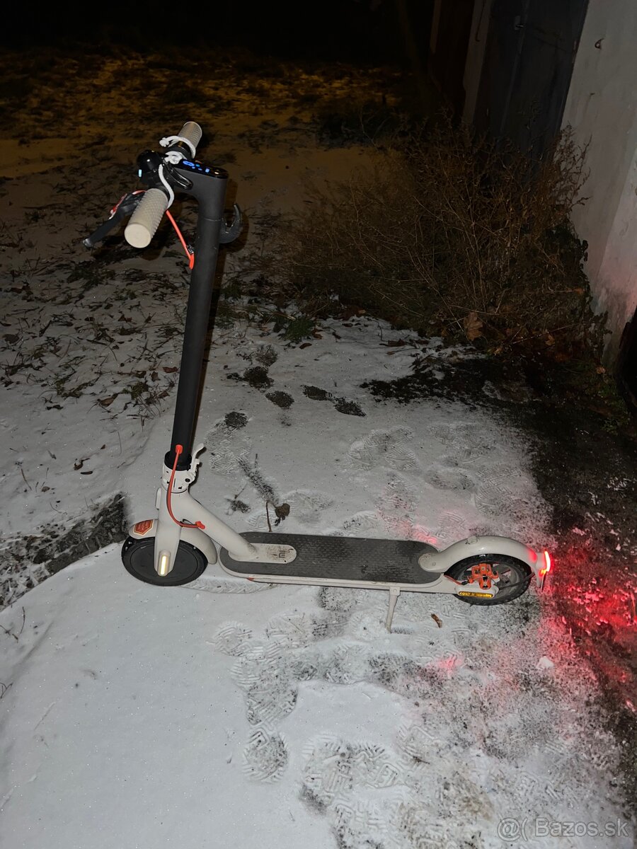 Pred M Kolobe Ku Xiaomi Mi Electric Scooter Grey Poprad Bazo Sk