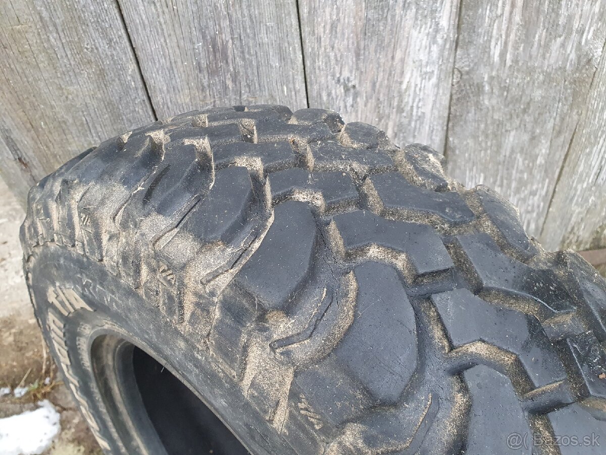 Suzuki Jimny BFGoodrich 215/75 R15 a Continental 205/70 R15