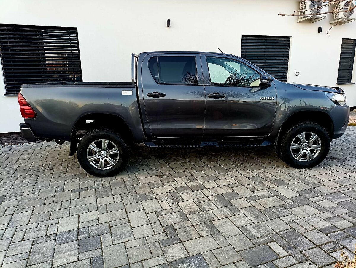 TOYOTA HILUX 2.4DI-D - PREDAJ AJ NA SPLÁTKY