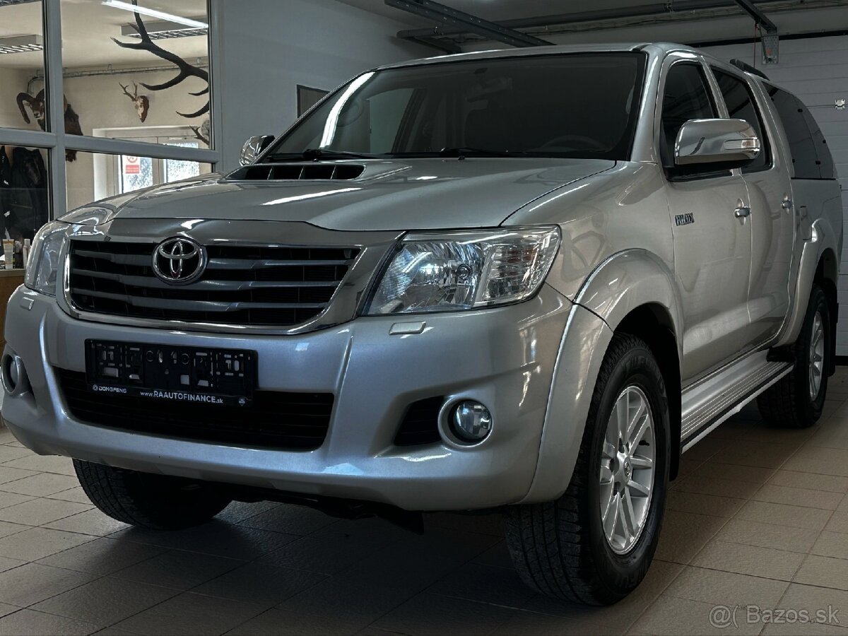 TOYOTA HILUX REZERVOVANÉ