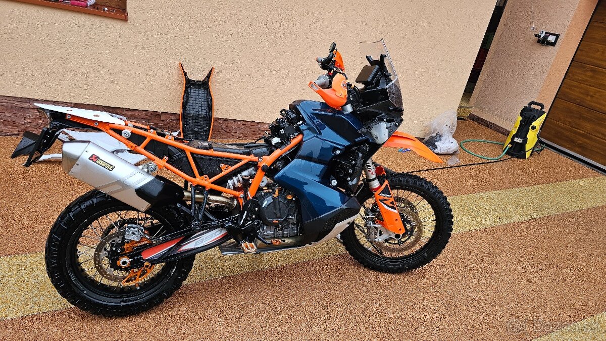 KTM Adventure 890R