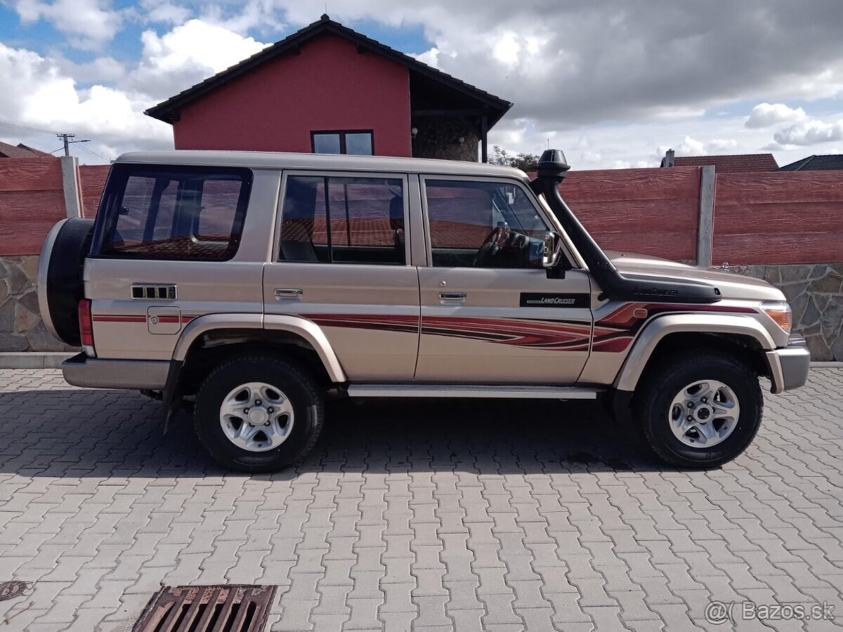 LAND CRUISER 76 HZJ 4,5TD V8, 4x4, 200PS, Klima,5MT,NEW 21