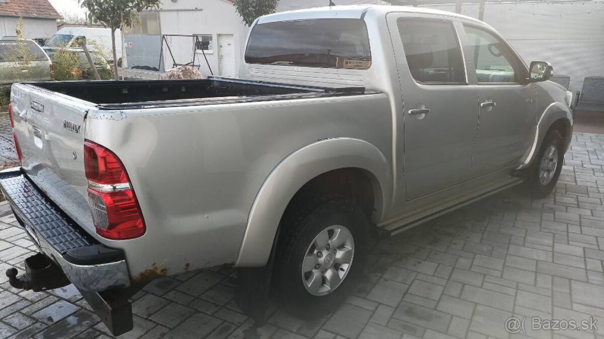 TOYOTA HILUX — NA PREDAJ / NA SPLÁTKY