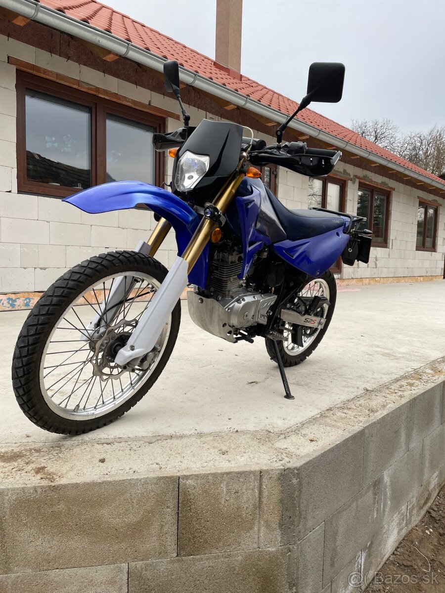 YUKI TR 200 enduro A2