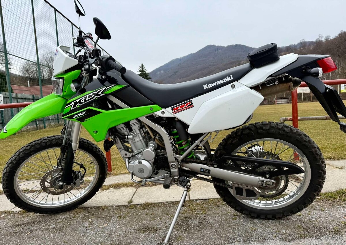 motocykel kawasaki KLX 250 top stav