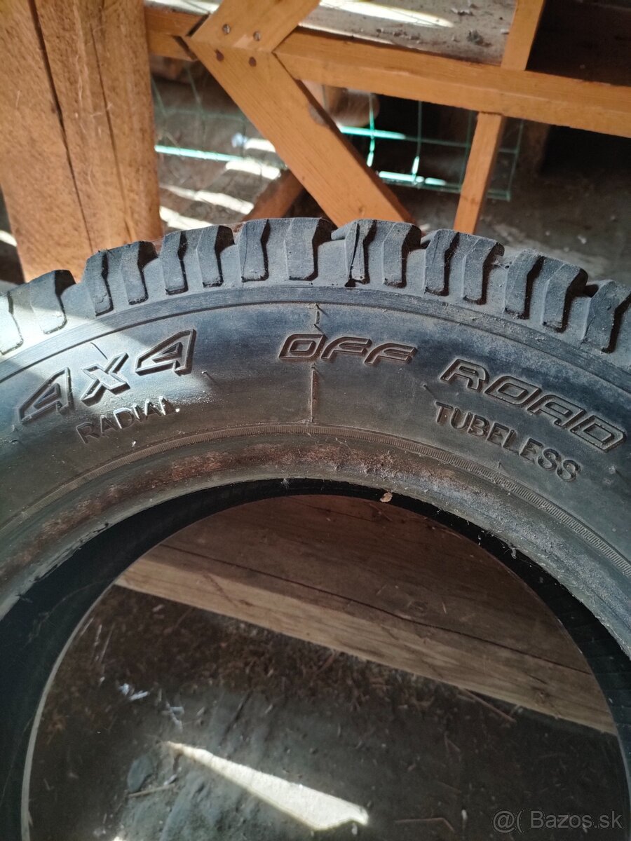 215/65 R16  215 / 65 R 16