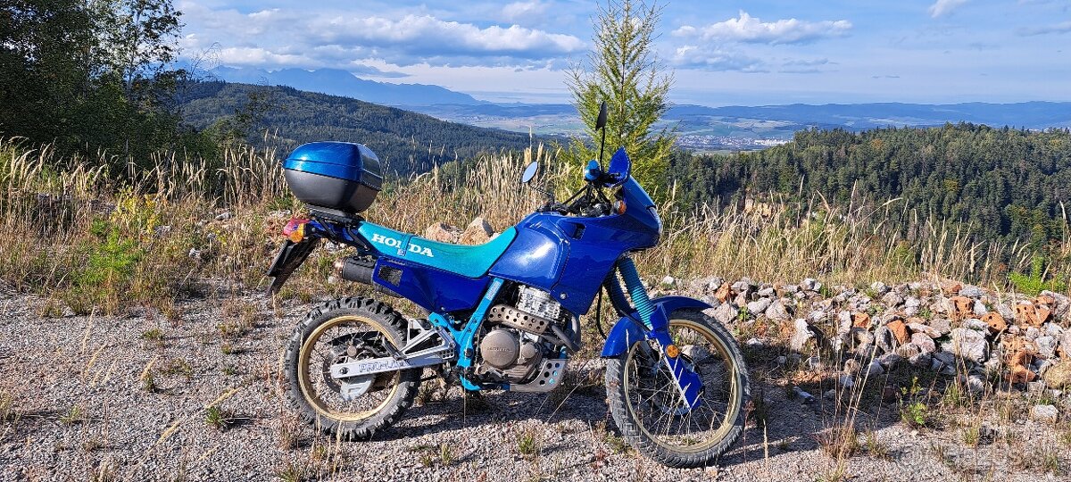 Honda NX500 Dominator