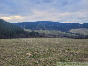 Väčší rekreačný pozemok pod lesom s krásnym výhľadom nad o - 20