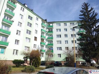 P. NÁMESTIE: 2-izbový TEHLOVÝ byt s BALKÓNOM, 52 m2 - KÚPOU  - 20