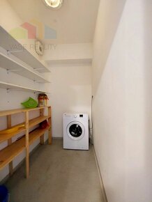 Na prenájom 3-izbový byt s balkónom a lodžiou, 109 m², + par - 20