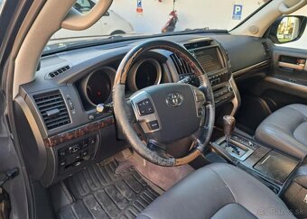 Toyota Land Cruiser 4,5 D4-D Lux REZERVE nafta automat - 20