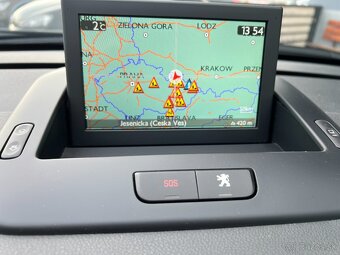 Peugeot 5008 1.6HDi 7MÍST NAVI 2 x LITÁ KOLA  AUTOMAT - 20