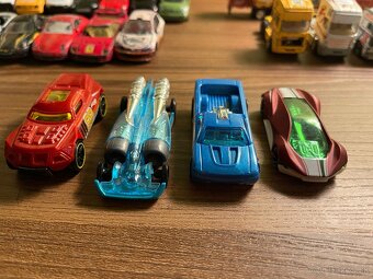 HOT WHEELS & MATCHBOX MODELY - 20