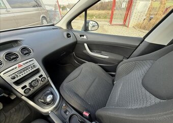 Peugeot 308 2,0 SW HDI PANORAMA 7MÍST nafta manuál 100 kw - 20