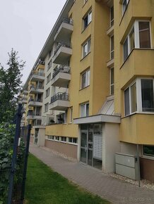 PREDÁM 1-izbový BYT s balkónom v novostavbe + GARÁŽOVÉ STÁTI - 2