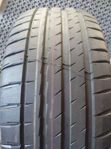 225/45 R 19 MICHELIN. - 2