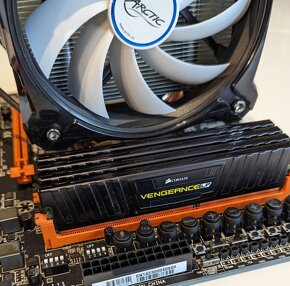 Gigabyte GA-Z97X-SOC + i7 4770 + 16GB DDR3 - 2