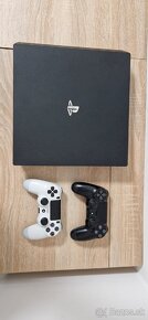 Playstation 4 Pro (1TB), 2x ovládač
 - 2