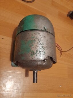 Predám elektromotor 220/380 V, 2790 ot.,1,6 A, 370 W - 2