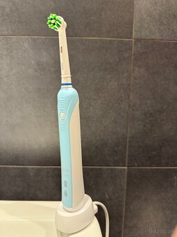 Elektrická zubná kefka Oral B Braun Pro so senzorom tlaku - 2