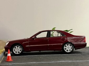 1:18 Mercedes-Benz S-Class (W220) - Burgundy - MAISTO - 2