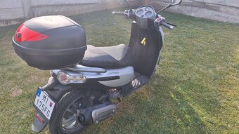 Predam Piaggio Carnaby 125 11kw rok 2011. Najazdene 24700km. - 2