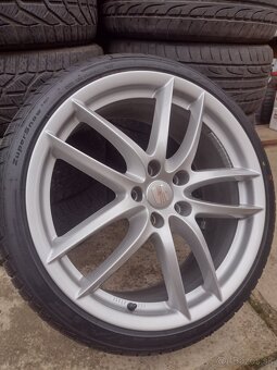 CUPRA 225/35R19. - 2