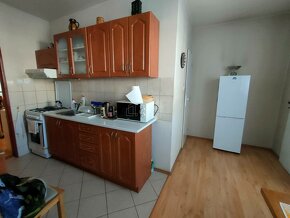 Predaj : 2-izbový byt s loggiou v širšom centre mesta - 2