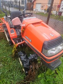 Kubota malo traktor 19.5 koni - 2