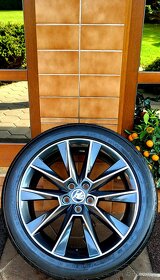 alu R17 5x100 bicolor, letné pneu 205/50, orig. Škoda Scala - 2