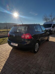 Volskwagen Golf 5 1.6 bezin - 2