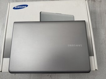 Samsung Ultra, Core i3 4x1.8GHz, Intel HD, 8GB ram, 100GB - 2