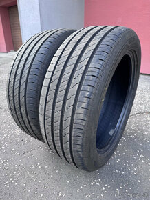 Predám 2 pneu GOODYEAR EfficientGrip 2 SUV 235/50 R19 103V - 2