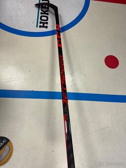 UPLNE NOVA PROFI HOKEJKA CCM JETSPEED FT4 PRAVACKA  - 2