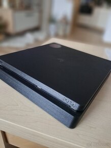 Playstation 4 slim - 2