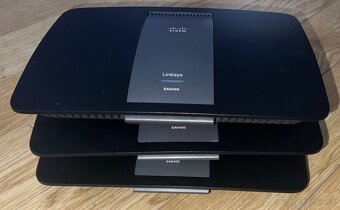 3x Linksys EA6400 Router + 2x Switch - 2